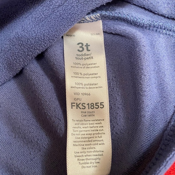 2 boys Carter’s pjs - Picture 7 of 7